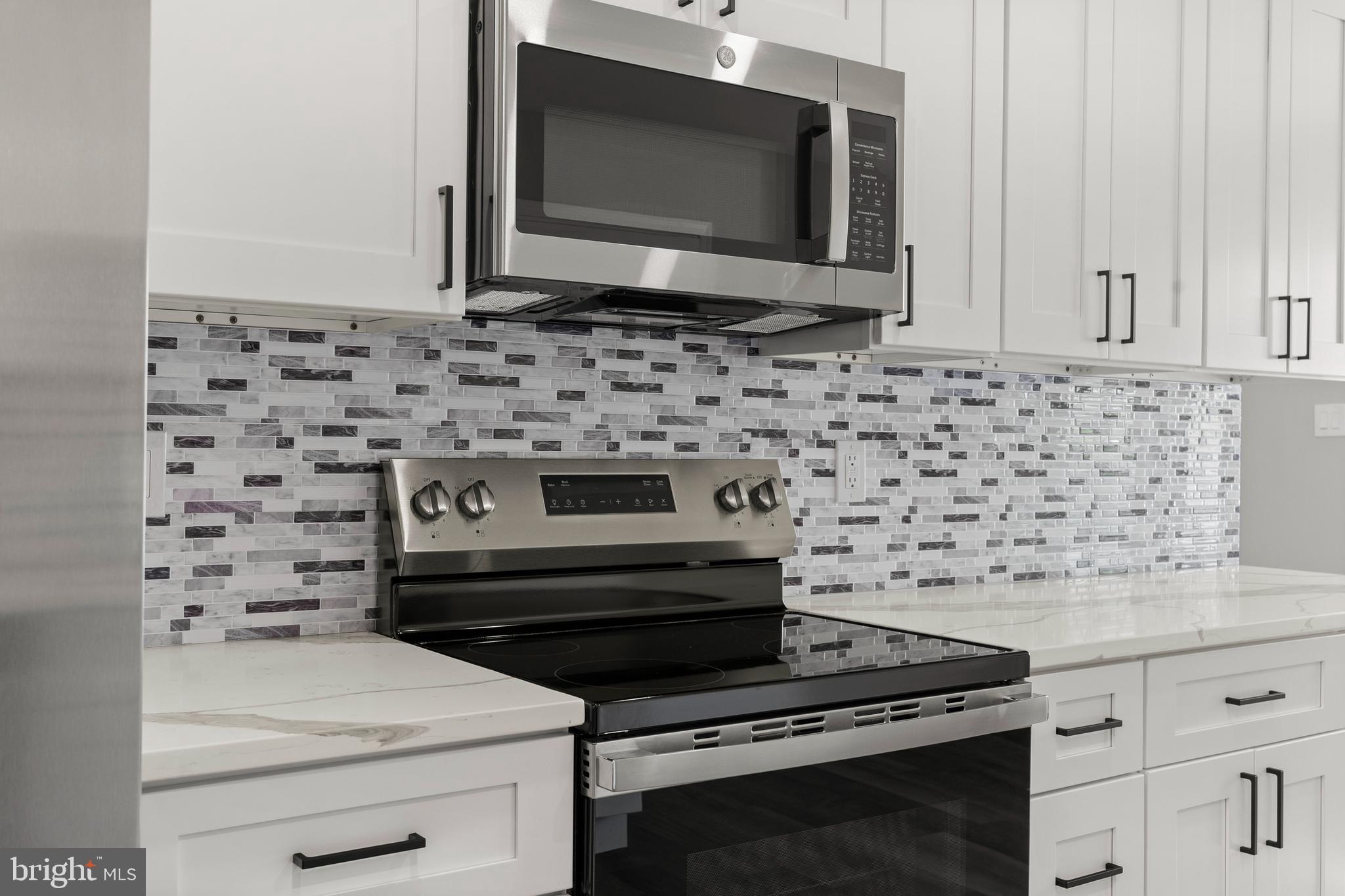 7517 Todd Place Manassas, VA 20109 - Photo 24 of 42 a kitchen with a stove and a microwave
