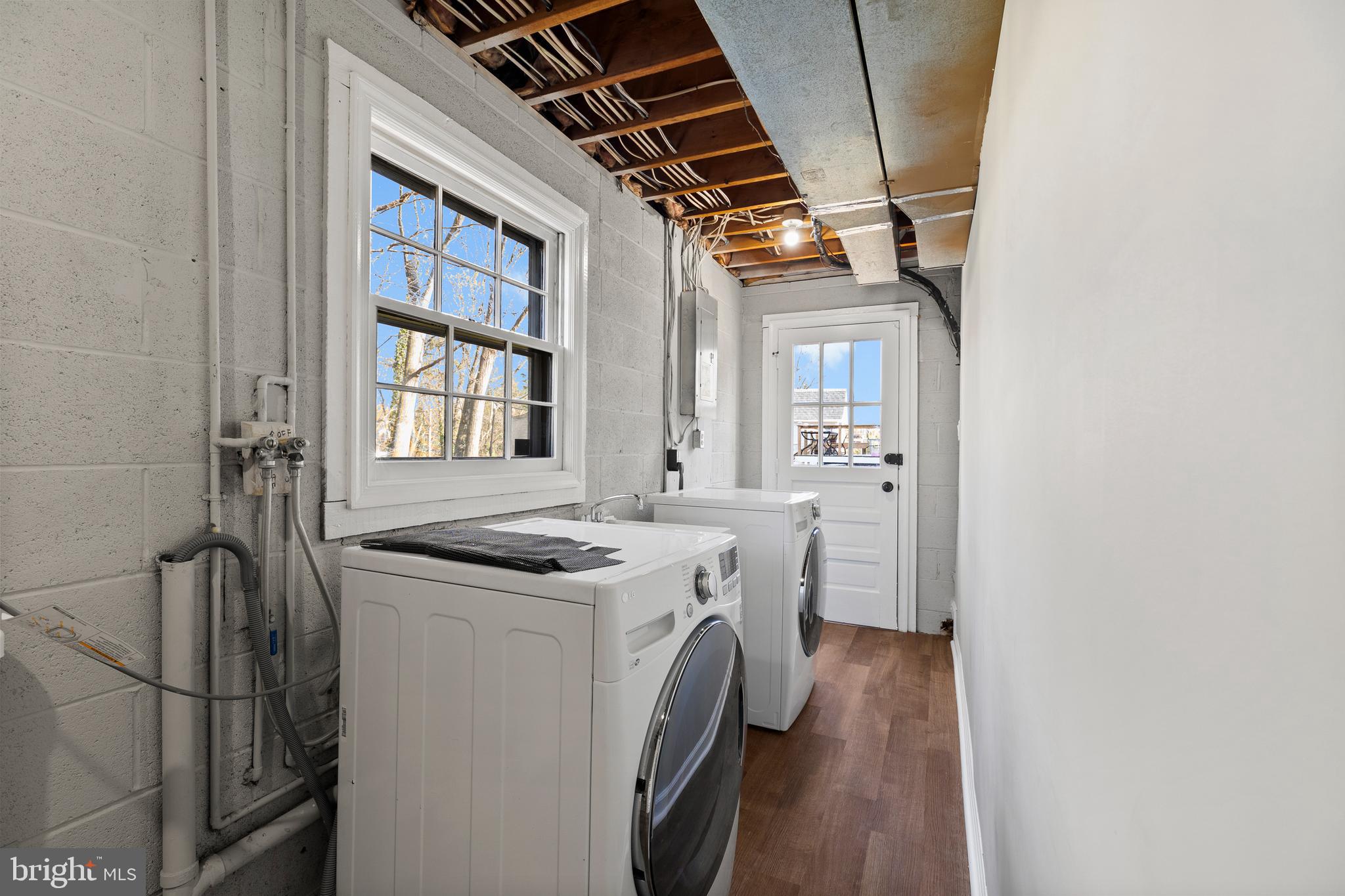 7517 Todd Place Manassas, VA 20109 - Photo 34 of 42 a utility room with dryer and washer