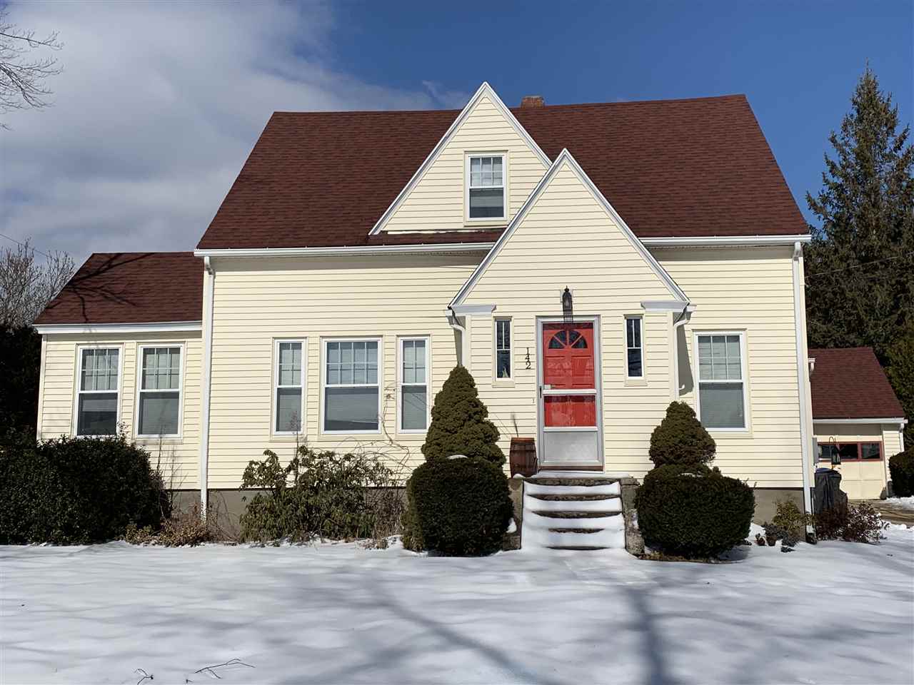 142 Island Pond Road Manchester, NH 03109 - Photo 1 of 34 Gallery Image 1