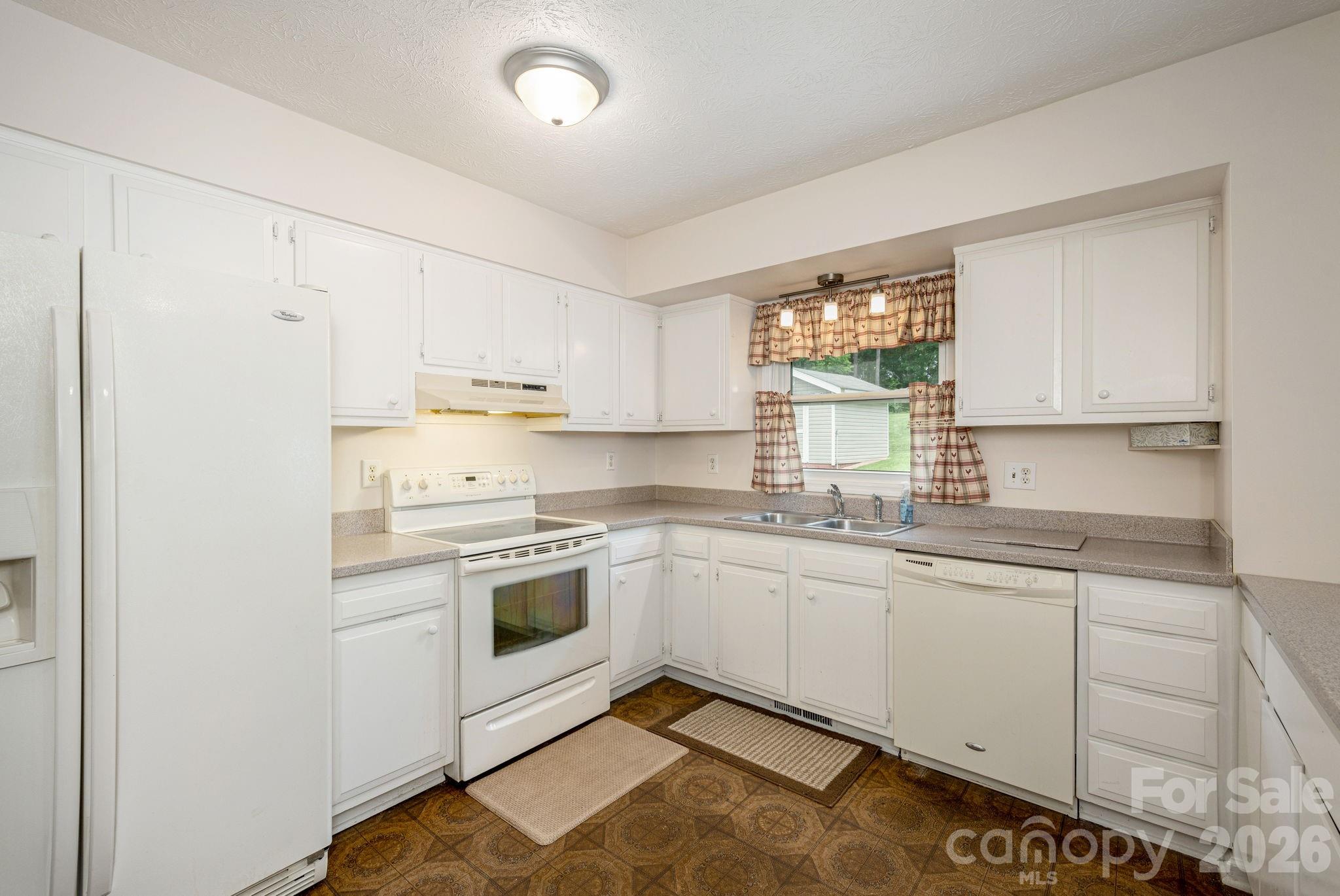 107 Maywood Road Hendersonville, NC 28792 - Photo 8 of 25