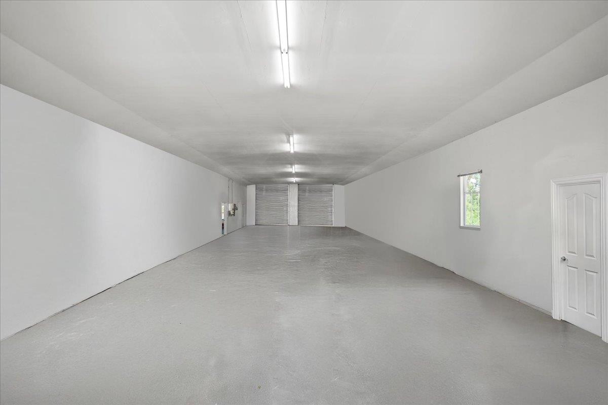 4616 Freelove Road Oakdale, CA 95361 - Photo 61 of 86 an empty room with a empty space and windows