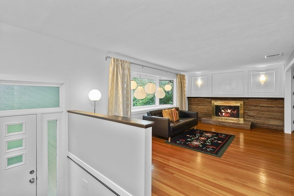 10 Hillcrest Road Medfield, MA 02052 - Photo 3 of 29 Gallery Image 3