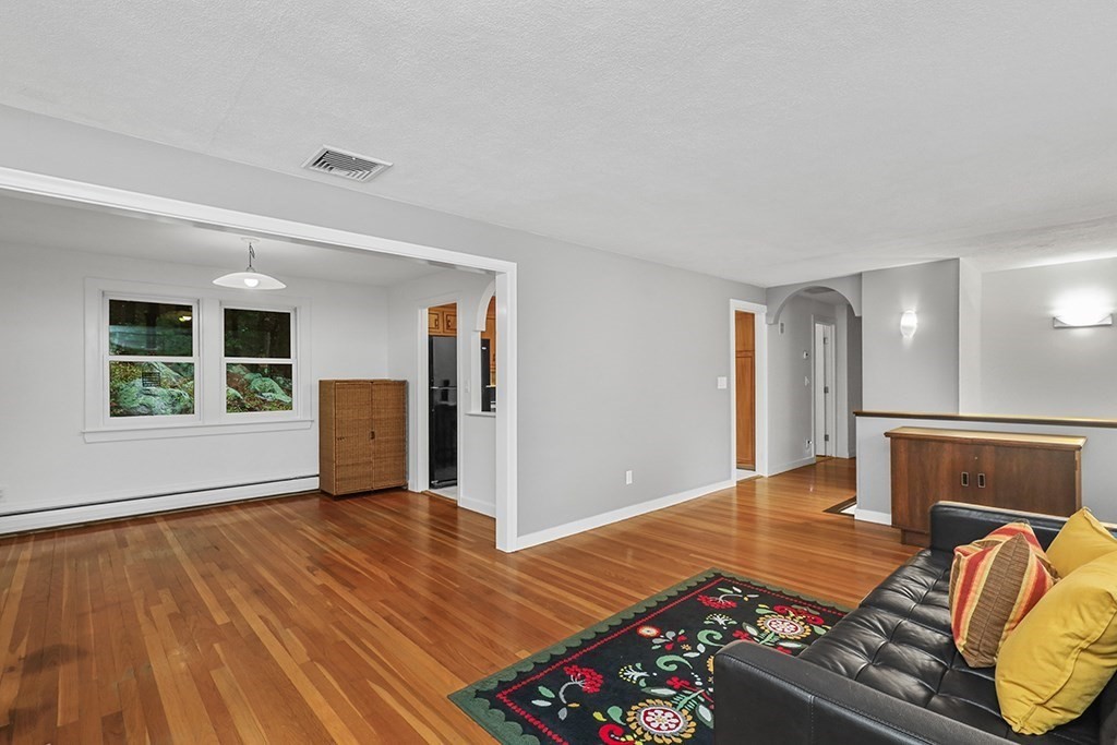 10 Hillcrest Road Medfield, MA 02052 - Photo 7 of 29 Gallery Image 7