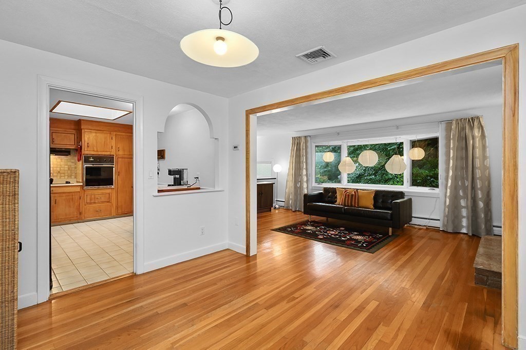 10 Hillcrest Road Medfield, MA 02052 - Photo 8 of 29 Gallery Image 8