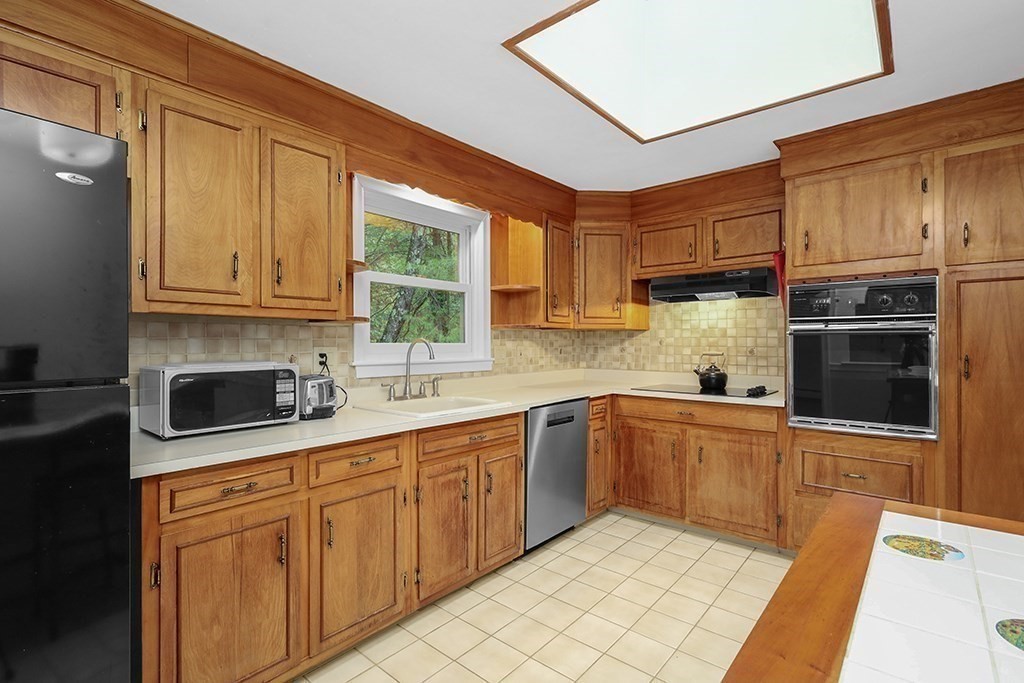 10 Hillcrest Road Medfield, MA 02052 - Photo 10 of 29 Gallery Image 10