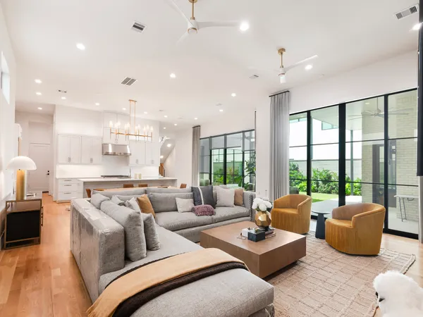 $2,800,000 | 4024 Chatham Lane, Houston, TX 77027