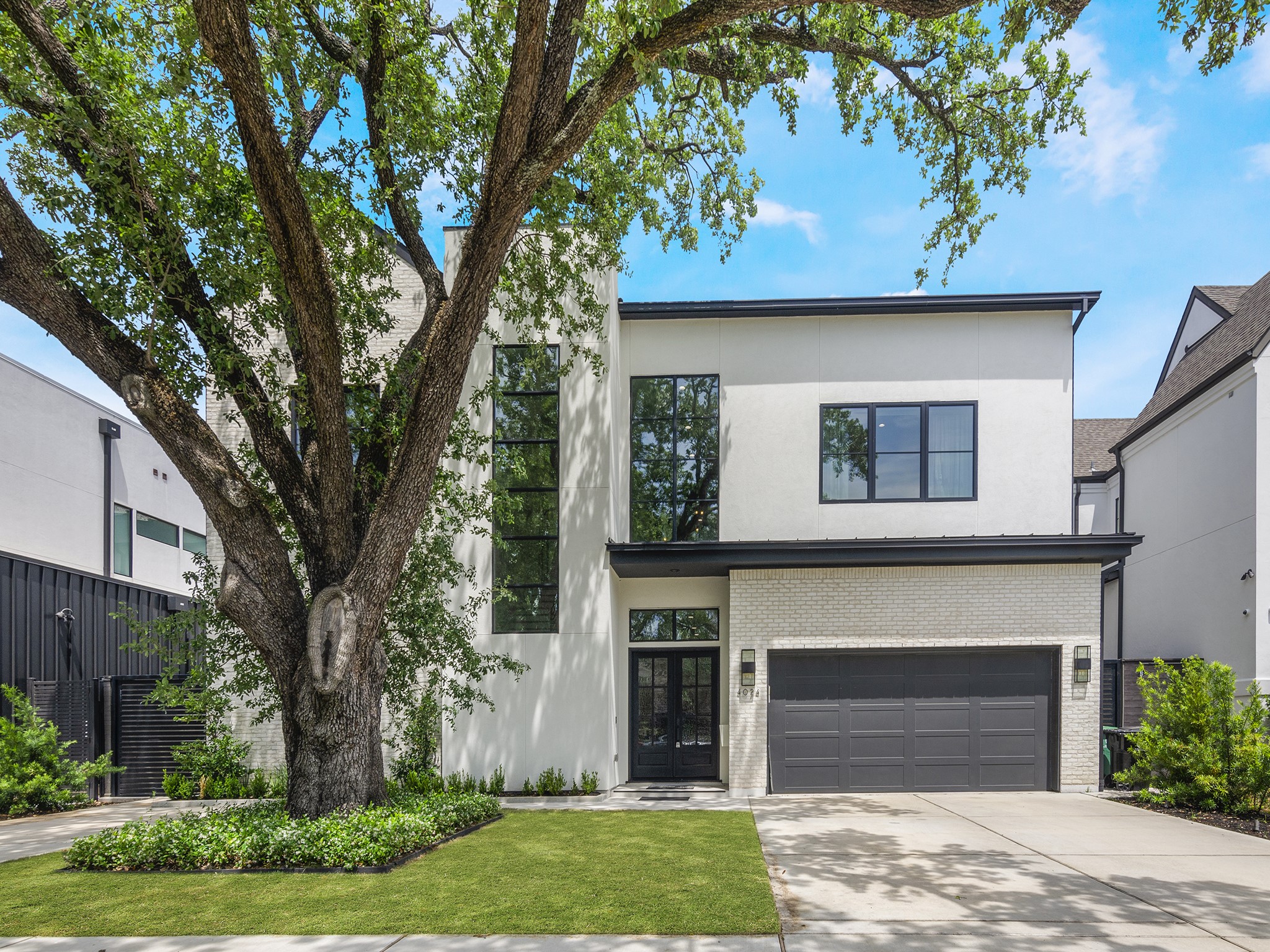 4024 Chatham Lane Houston, TX 77027 - Photo 2 of 50 a front view of a house with a garden