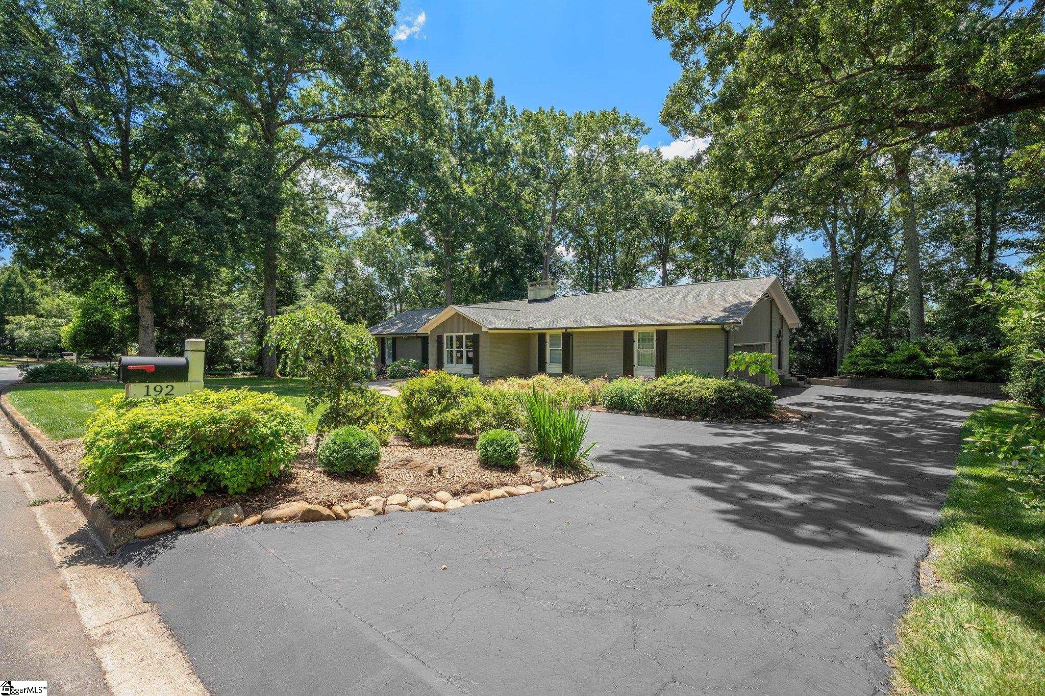 192 Chapman Road Greenville, SC 29605 - Photo 3 of 36 Gallery Image 3