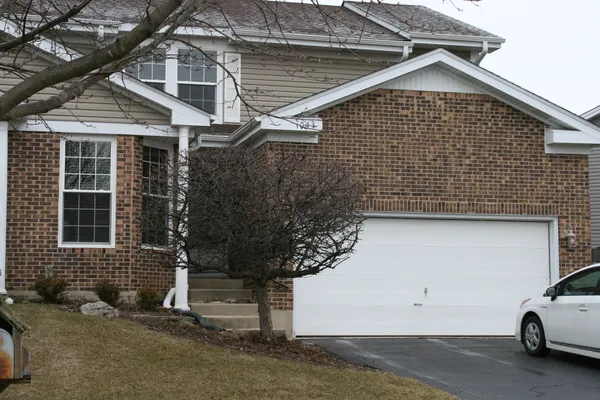 $2,350 | 1044 Chelsea Drive, Bartlett, IL 60103