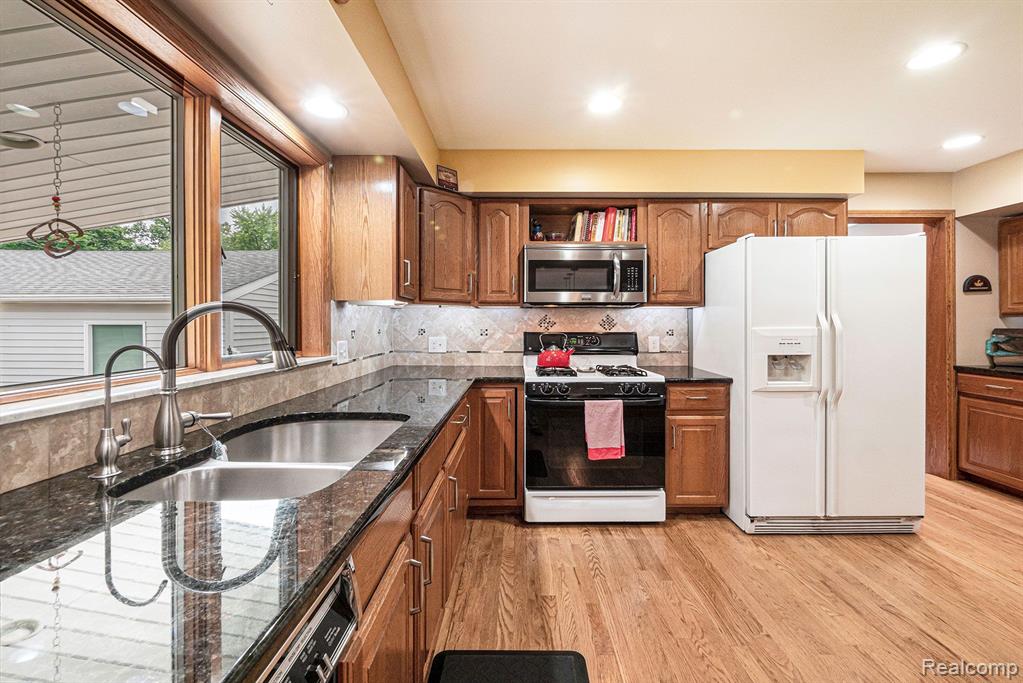 9361 Farmington Road Livonia, MI 48150 - Photo 11 of 39 Gallery Image 11