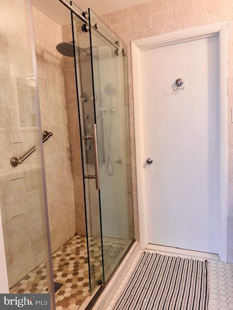 632 Longfellow Court Warminster, PA 18974 - Photo 22 of 30 a bathroom with a shower