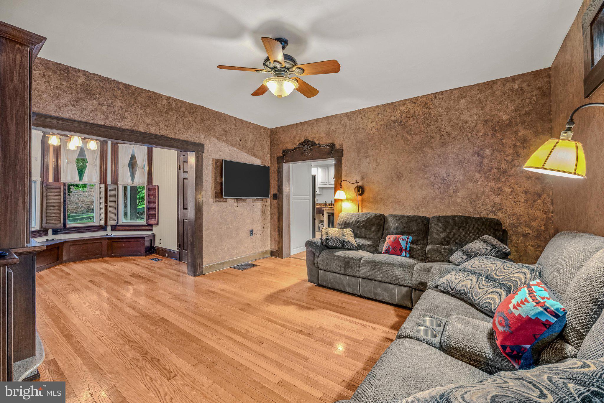 160 Main Street Ridgeley, WV 26753 - Photo 9 of 68 Living Room