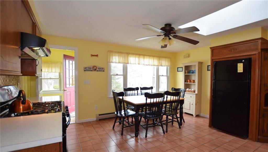 24 Mills Road Kennebunkport, ME 04046 - Photo 3 of 28 Eat in kitchen.
