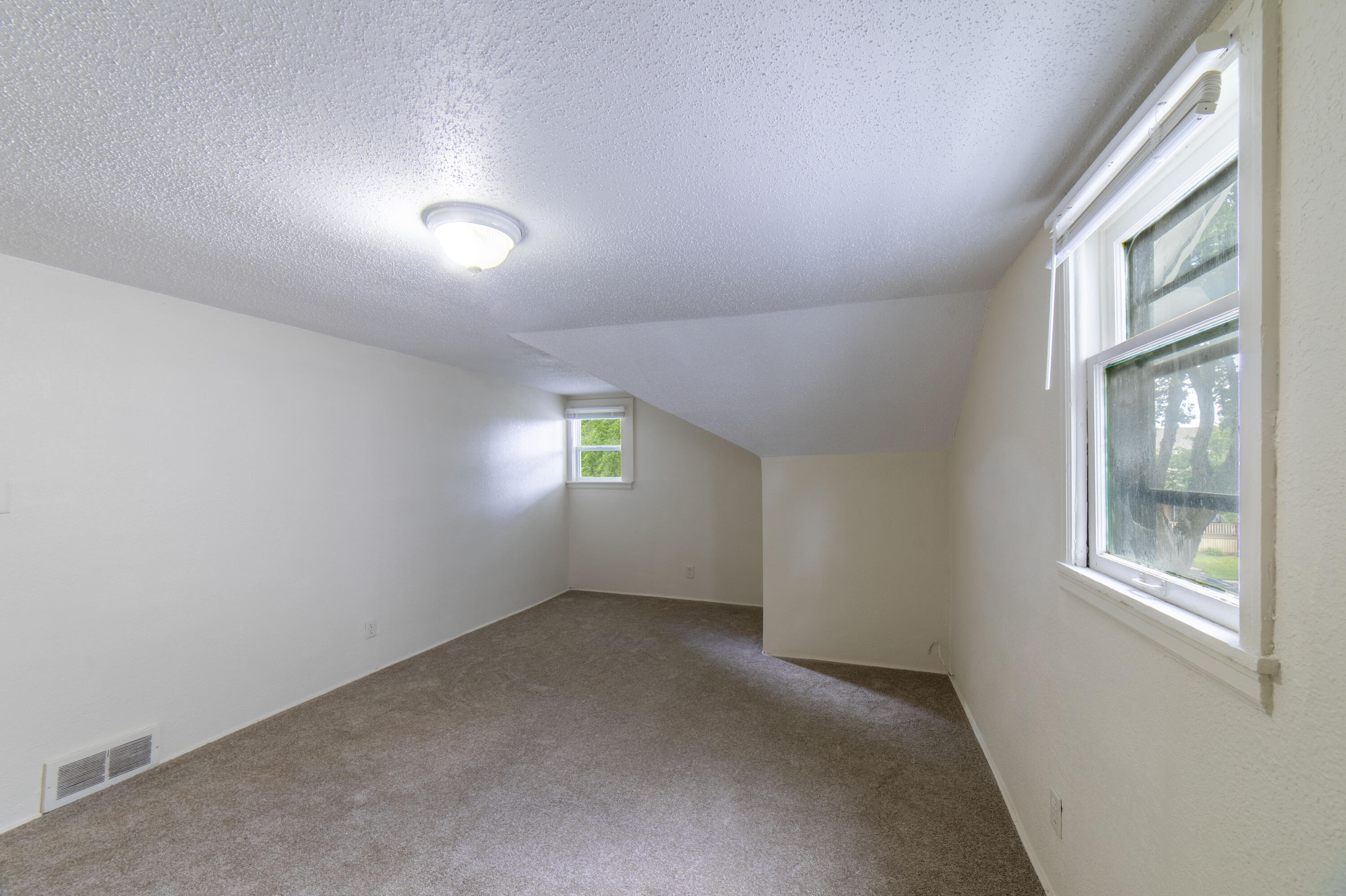 2222 North 51st Street Milwaukee, WI 53208 - Photo 16 of 26 2nd Bedroom