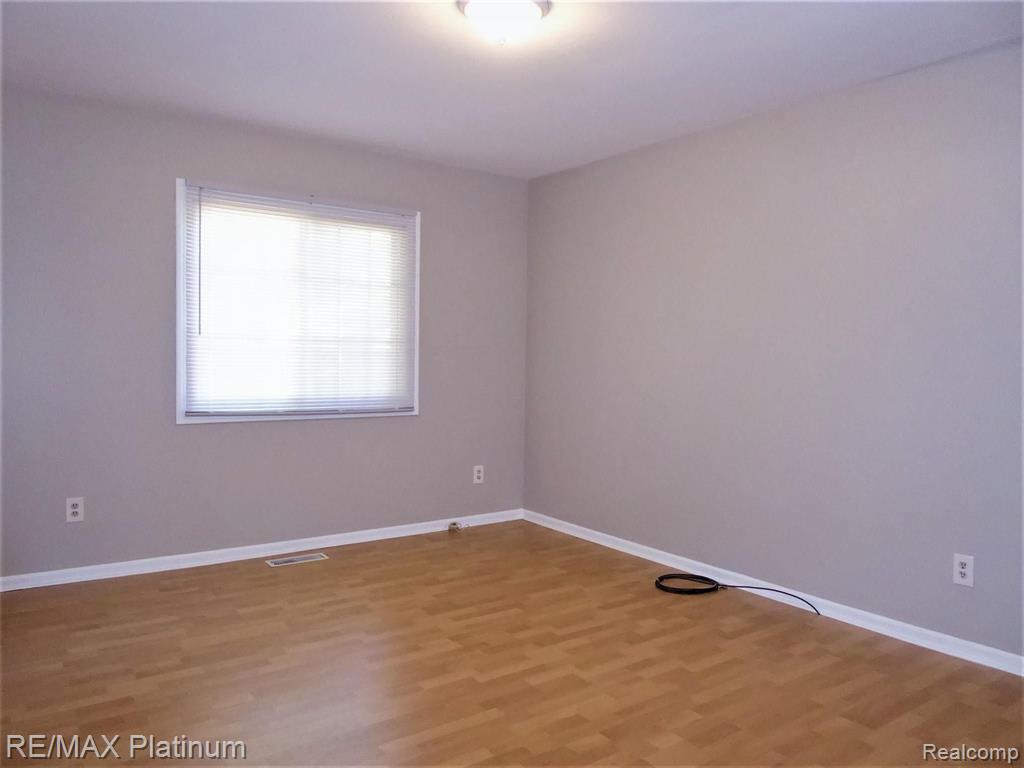 18678 Gill Road Livonia, MI 48152 - Photo 10 of 15