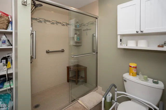 a en suite bathroom with a double vanity sink and a mirror