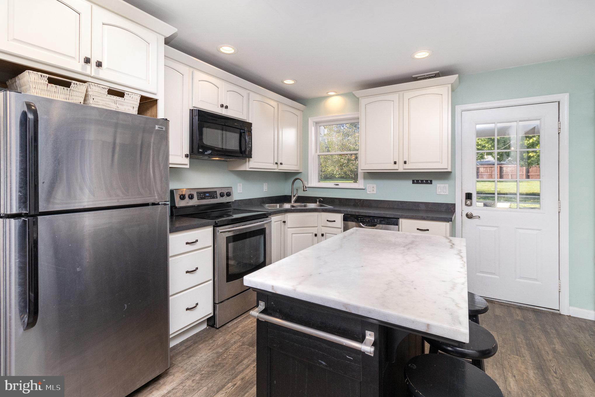1309 Bunny View Drive Lititz, PA 17543 - Photo 8 of 29 Kitchen