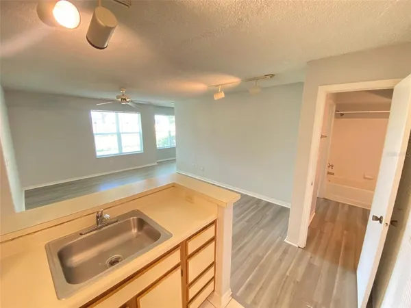 $1,200 | 5701 Gatlin Avenue, Unit 116, Orlando, FL 32822