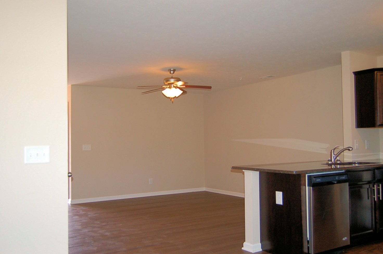117 Melbourne Drive, Unit E Clarksville, TN 37043 - Photo 6 of 17 a view of a livingroom with a sink