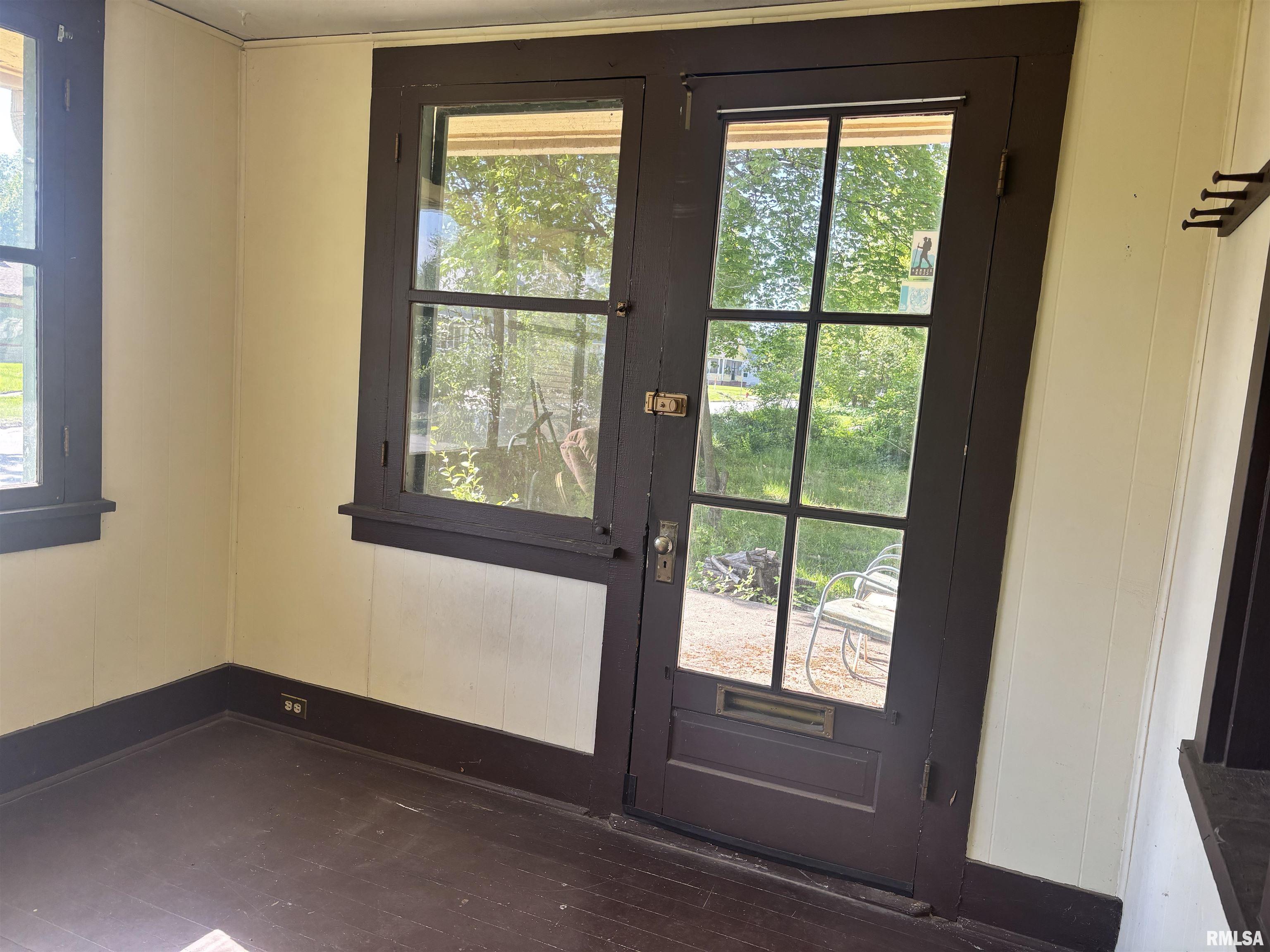 216 North Normal Street Macomb, IL 61455 - Photo 3 of 37