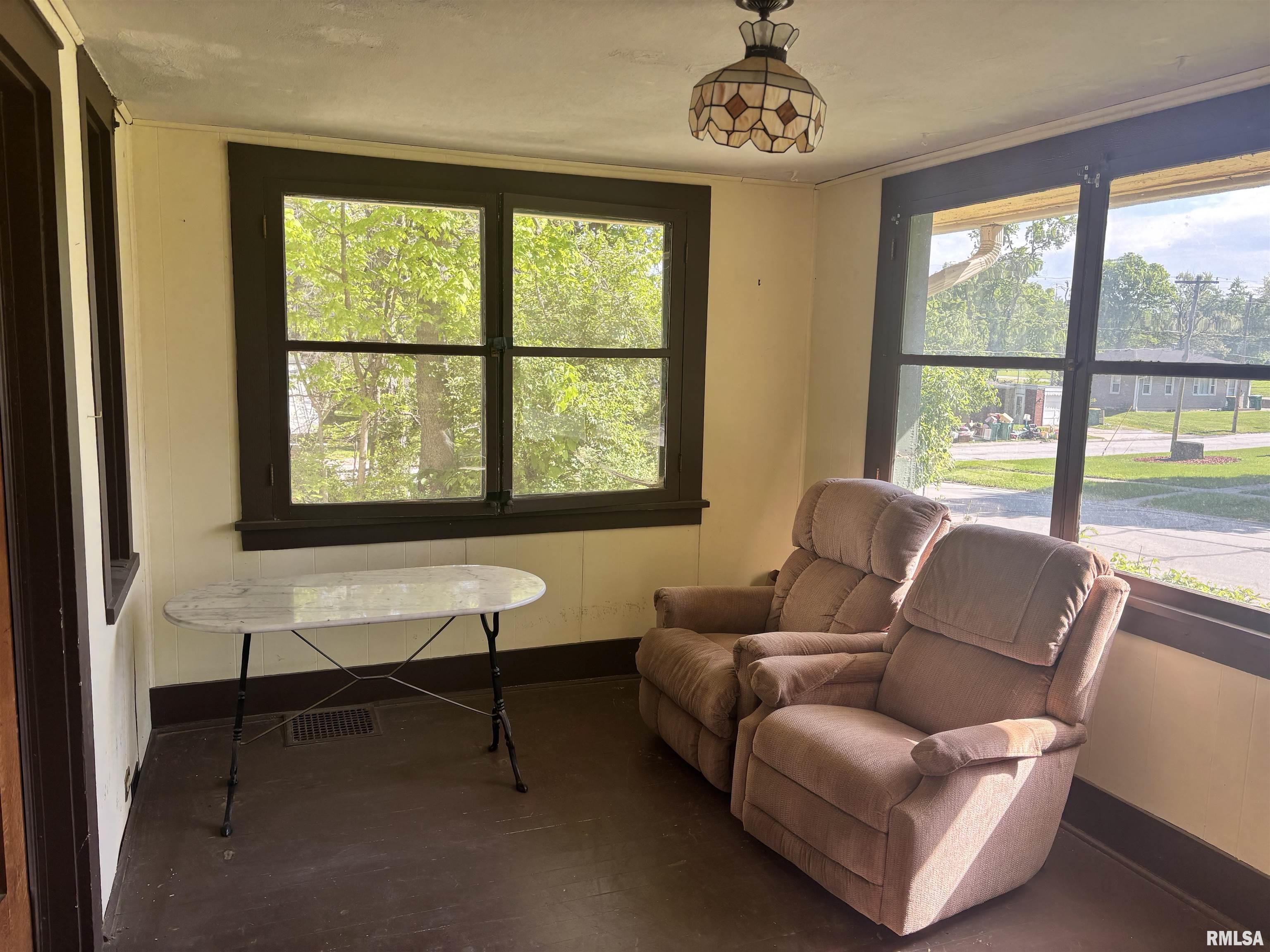 216 North Normal Street Macomb, IL 61455 - Photo 4 of 37