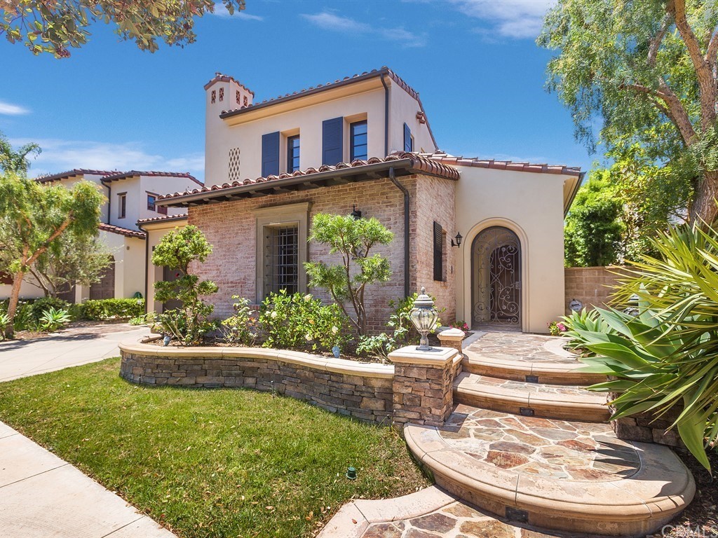 26 Tideline Bluff Newport Coast, CA 92657 - Photo 31 of 31 a view of a house with a garden
