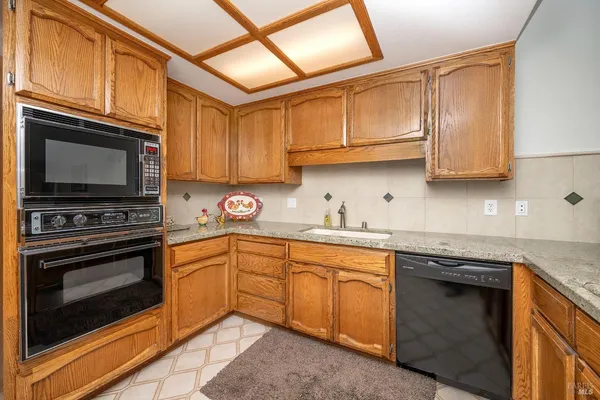 $575,000 | 9231 Lakewood Drive, Windsor, CA 95492