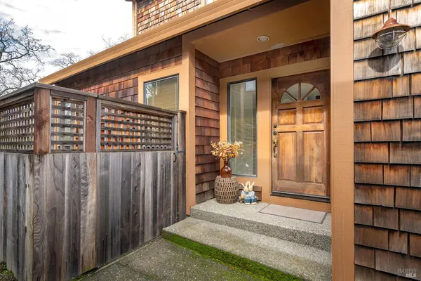 $575,000 | 9231 Lakewood Drive, Windsor, CA 95492