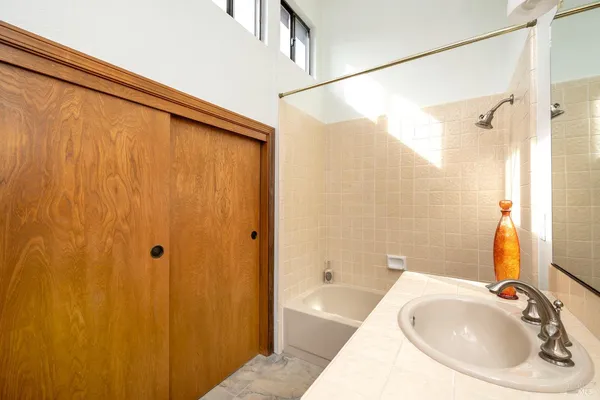 $575,000 | 9231 Lakewood Drive, Windsor, CA 95492