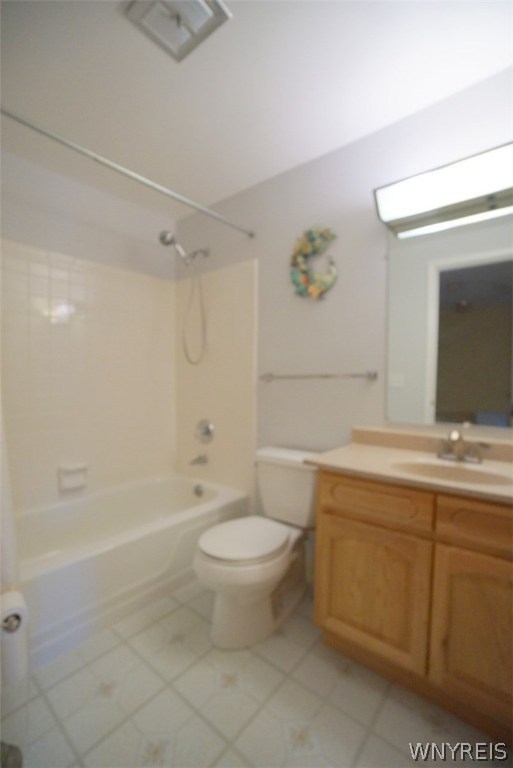 603 Charlesgate Circle Amherst, NY 14051 - Photo 25 of 31 Second floor full bath.
