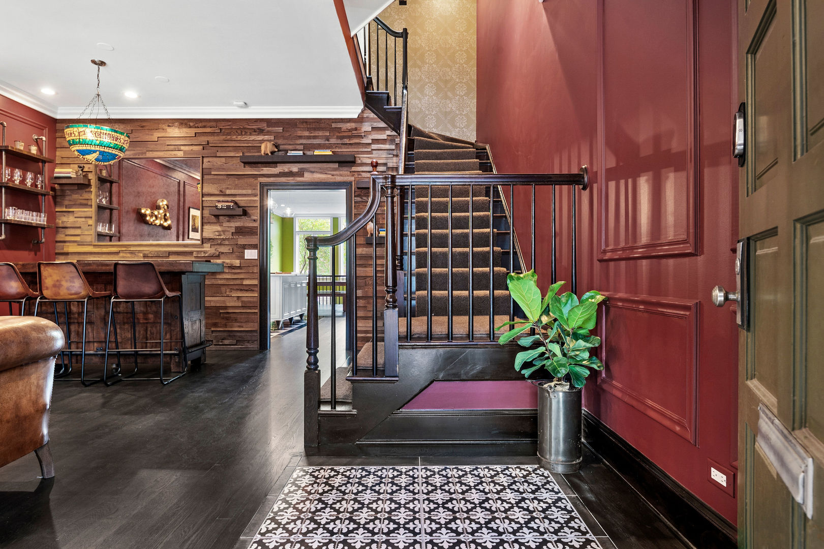 1421 West Lexington Street Chicago, IL 60607 - Photo 3 of 48 a room with furniture