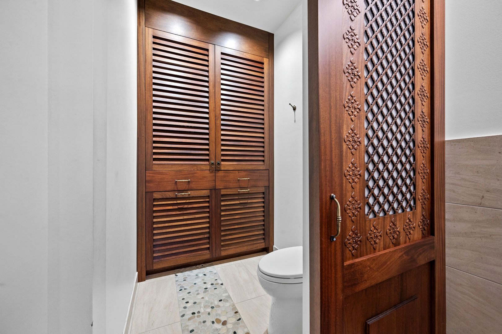 1421 West Lexington Street Chicago, IL 60607 - Photo 25 of 48 a bathroom with a toilet and a shower curtain