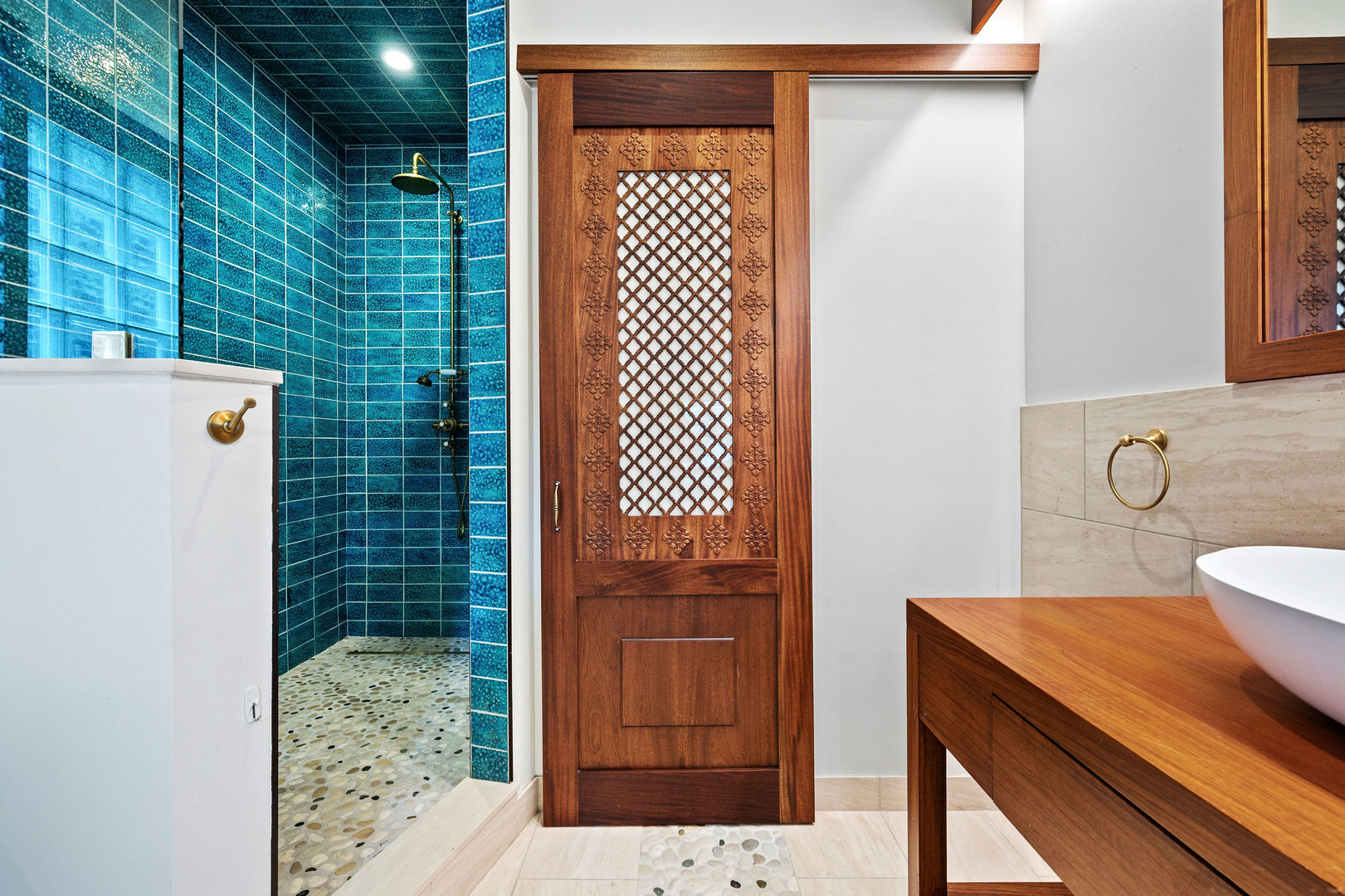 1421 West Lexington Street Chicago, IL 60607 - Photo 26 of 48 a bathroom with a sink a toilet and shower