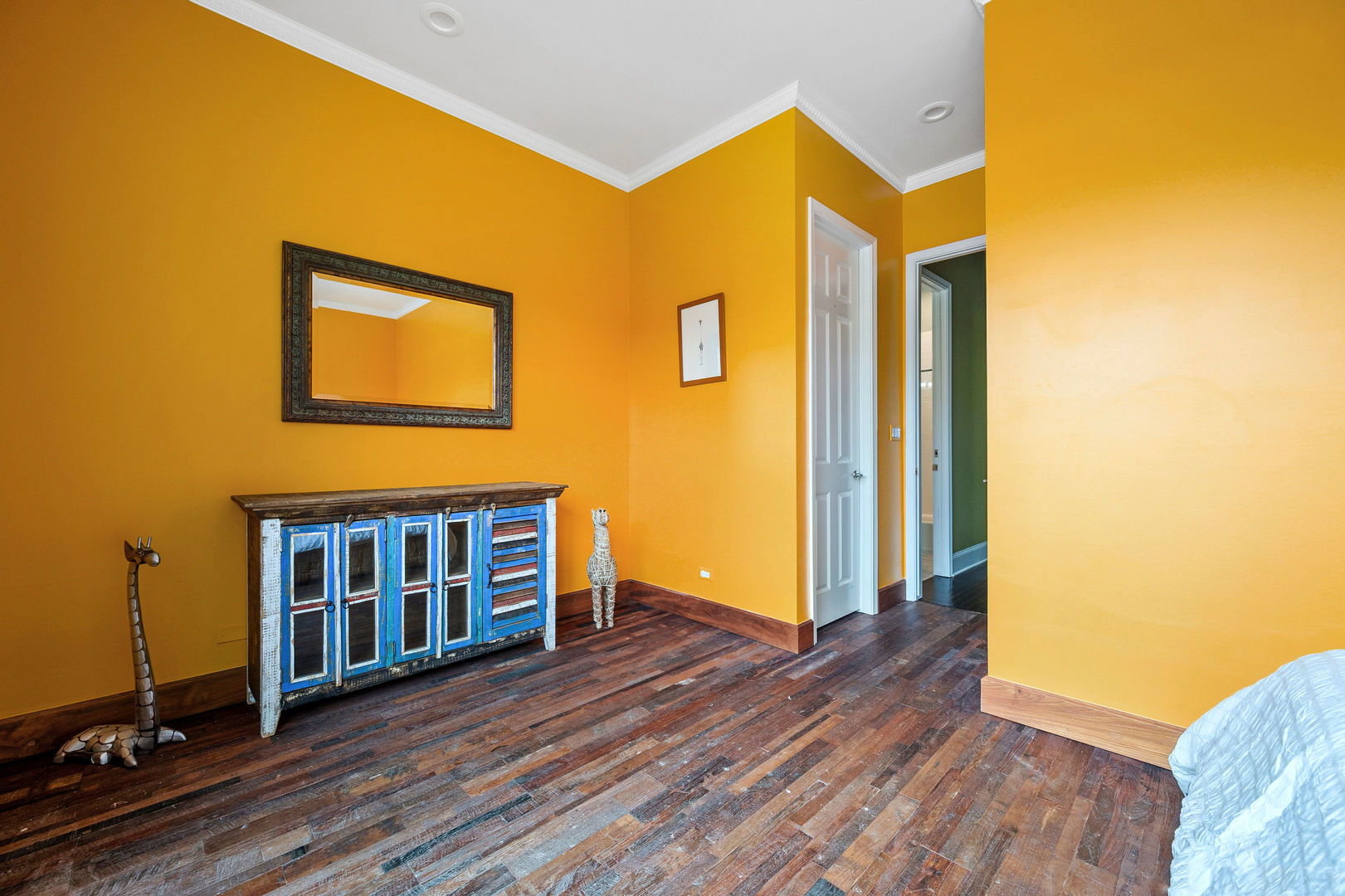 1421 West Lexington Street Chicago, IL 60607 - Photo 28 of 48 a view of an house with wooden floor and a window