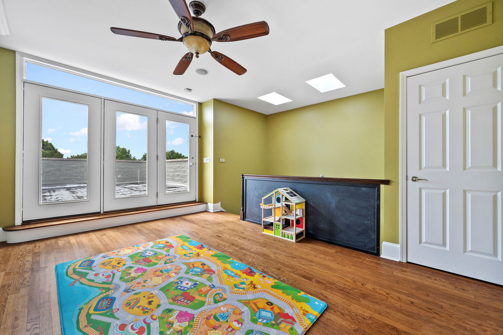 1421 West Lexington Street Chicago, IL 60607 - Photo 31 of 48 a bedroom with a bed and a window