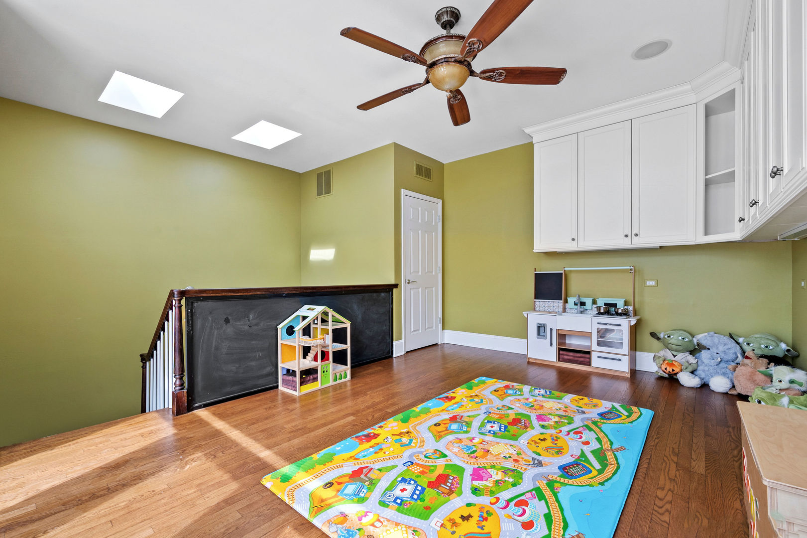 1421 West Lexington Street Chicago, IL 60607 - Photo 33 of 48 a bedroom with a bed and a chandelier