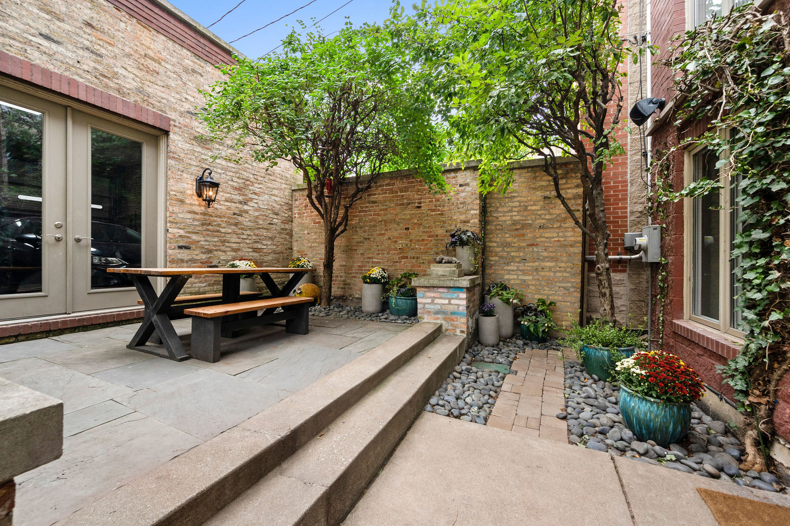 1421 West Lexington Street Chicago, IL 60607 - Photo 45 of 48 a park view with a bench in a patio