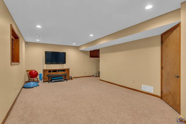 $299,900 | 3509 Southwest Westport Drive, Topeka, KS 66614