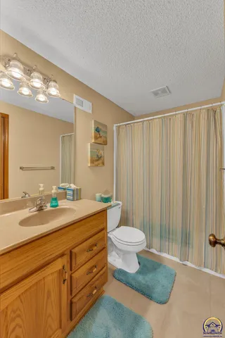 $299,900 | 3509 Southwest Westport Drive, Topeka, KS 66614