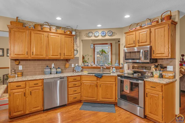 $299,900 | 3509 Southwest Westport Drive, Topeka, KS 66614