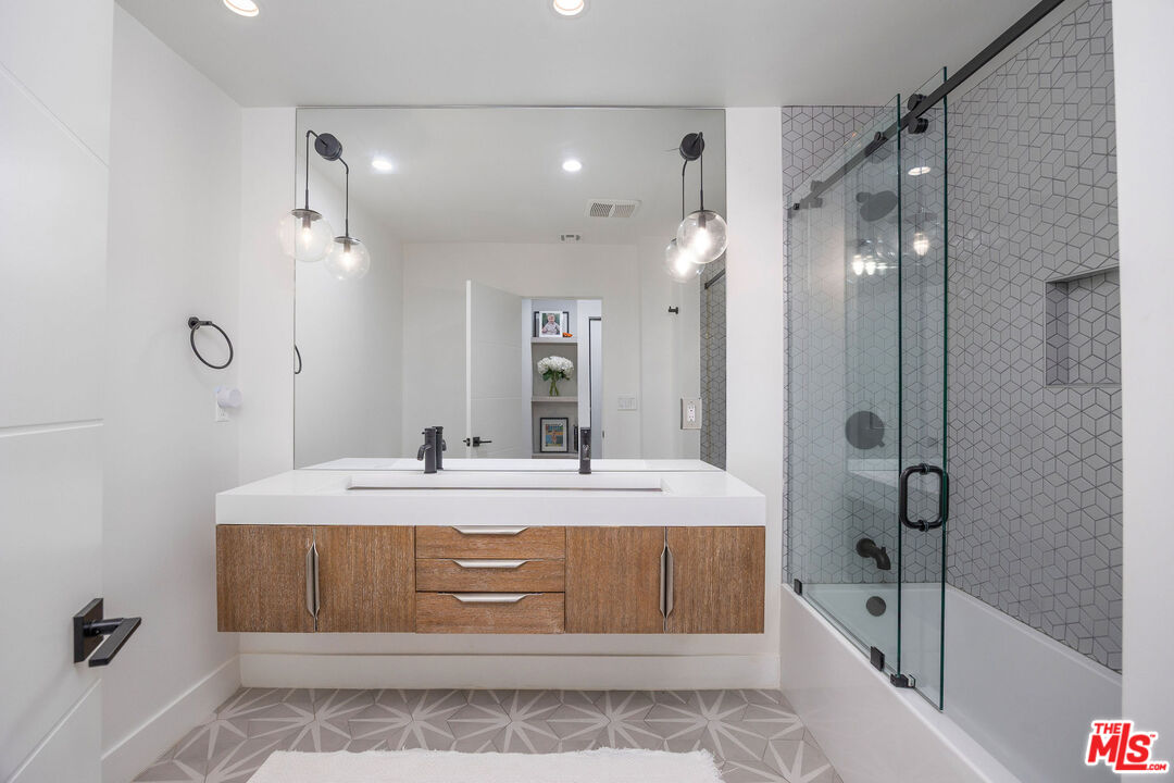 3925 Alla Road Los Angeles, CA 90066 - Photo 23 of 41 Gallery Image 23