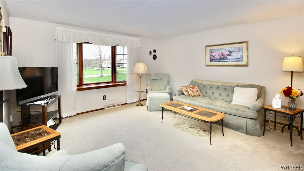 7980 Old Jennings Road Eden, NY 14057 - Photo 3 of 31 Living room