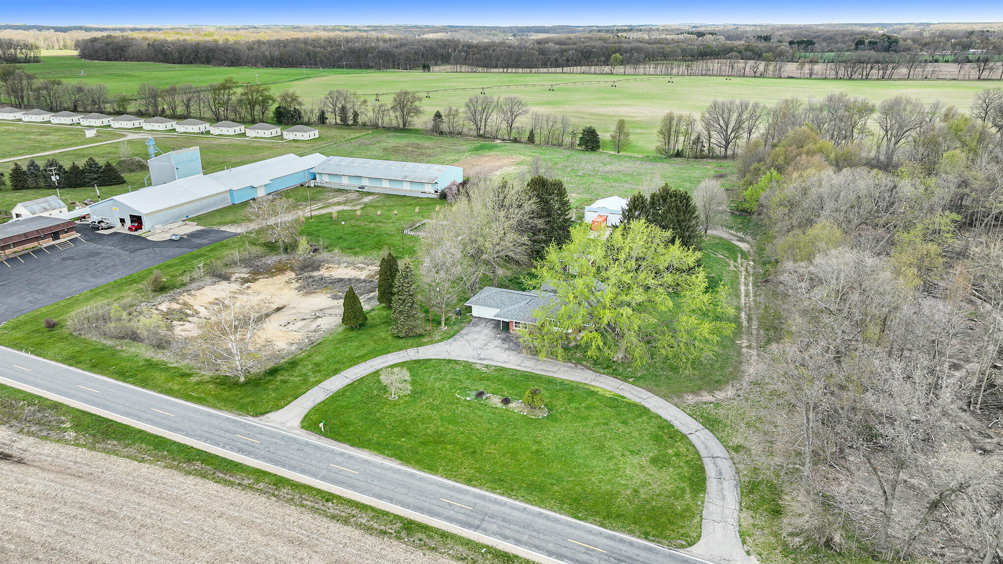48538 County Road 352 Decatur, MI 49045 - Photo 27 of 32 031_dji_0111