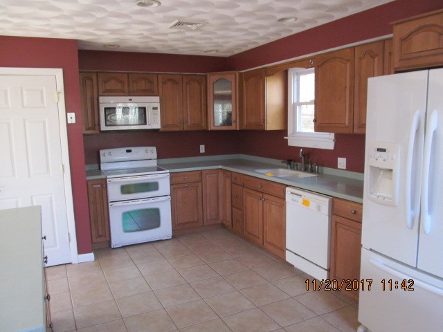 225 Knibb Road Burrillville, RI 02859 - Photo 4 of 10