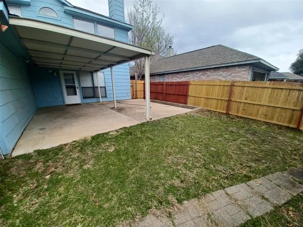 a view of backyard of house