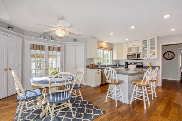 37 Huckleberry Road Hopkinton, MA 01748 - Photo 4 of 30 Gallery Image 4