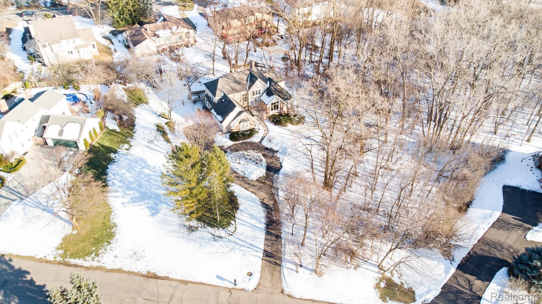 111 Devon Road Bloomfield Hills, MI 48302 - Photo 5 of 41 Exterior aerial front