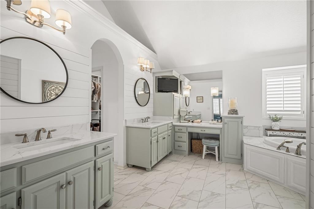 8926 Quail Ridge Lane Lenexa, KS 66220 - Photo 35 of 79