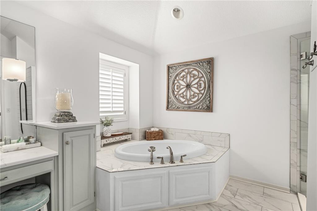 8926 Quail Ridge Lane Lenexa, KS 66220 - Photo 37 of 79