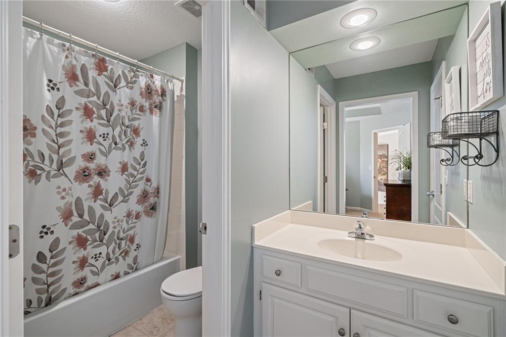 8926 Quail Ridge Lane Lenexa, KS 66220 - Photo 42 of 79